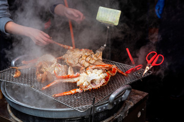 Large crabs are to cook, steaming on a wire rack to sell in the market     