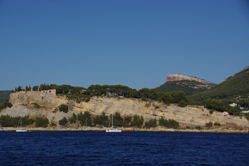 Fototapeta premium Le château de Cassis et la cote