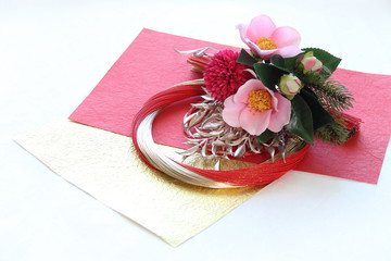 正月飾り　水引リース（赤・金色）と椿の花束