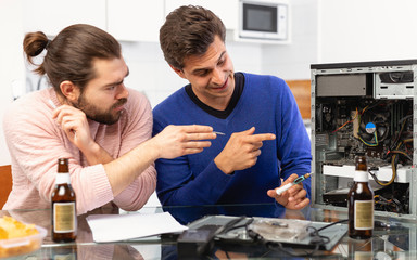 Men can not find the cause of a computer crash