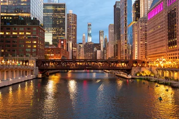 Foto op Canvas Chicago downtown avond skyline rivier brug gebouwen 2019 september © blvdone
