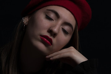 Sesión de fotos de Isidora con detalles en rojo. San Pedro de la Paz, Chile.