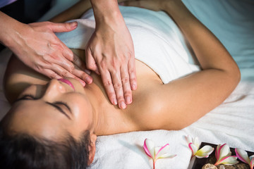 Obraz na płótnie Canvas Thai oil massage in spa