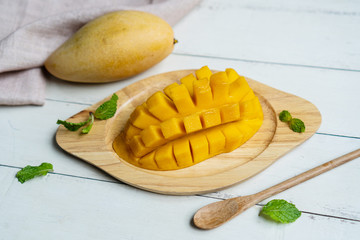 Mango and mango cut to cubes