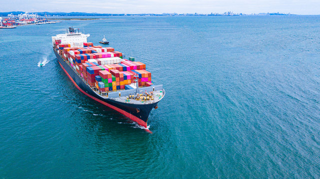 Cargo ships with full container receipts to import and export products worldwide