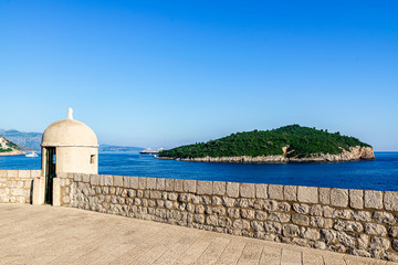 Gun turret on old city walls of Dubrovnik with Lokrum in background © Deniz