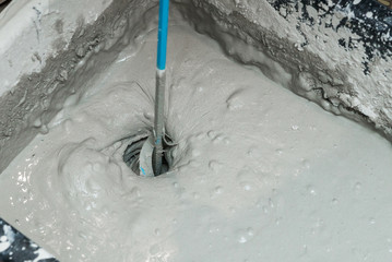 screed fill. mix the solution to fill the floor. liquid floors. interfere with cement for repair...