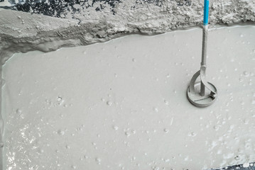 screed fill. mix the solution to fill the floor. liquid floors. interfere with cement for repair...