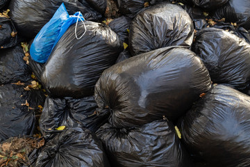Fototapeta na wymiar pile of garbage bags. pollution of nature. not environmentally friendly.
