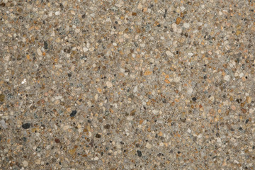 Gros plan texture béton désactivé avec graviers gris, noir et couleur