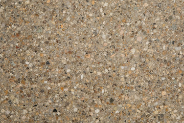 Gros plan texture béton désactivé avec graviers gris, noir et couleur