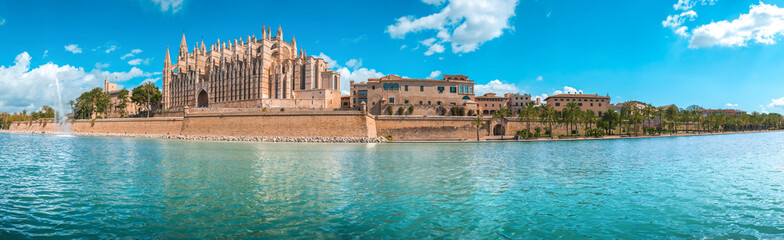 Panorama of the promenade of Palma de Mallorca. The Cathedral of Santa Maria of Palma, Spain, Apr.2019 © solkafa
