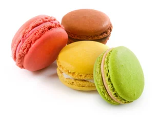 Papier Peint photo Macarons Macarons dessert sucrés et colorés isolés sur fond blanc libre