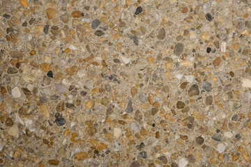 Texture béton désactivé en gros plan avec graviers blanc clair et gris foncé et couleur