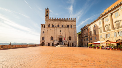 Piazza della Signoria e Palazzo dei Consoli a Gubbio - obrazy, fototapety, plakaty
