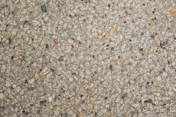 Texture béton désactivé en gros plan avec graviers blanc clair et gris foncé et couleur