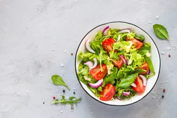 Foto op Aluminium Green salad from fresh leaves and tomatoes. © nadianb