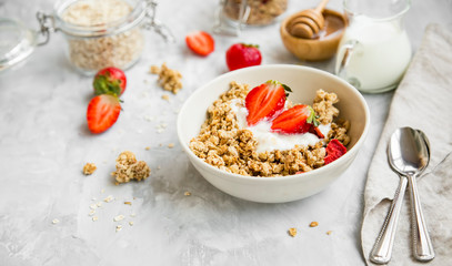 Obraz na płótnie Canvas Muesli bowl with yogurt and strawberries