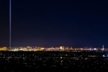 Fotobehang Las Vegas De lichtstraal van Luxor en de hele Vegas Strip