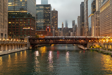 Chicago downtown evening skyline river buildings bridge