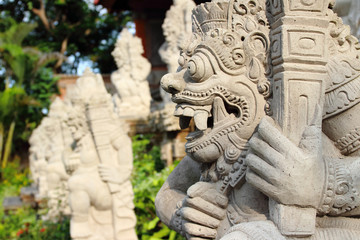 Obraz premium Detail of statues and sculptures placed in the garden outside Ubud Palace Puri Saren Agung, home of the Ubud royal family and one of the most visited spots of the whole city.