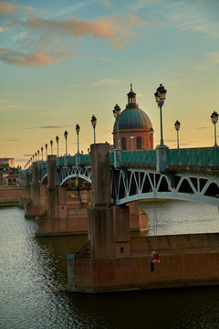 Vue du Pont Saint-Pierre et D&ocirc;me de la Grave, Toulouse
