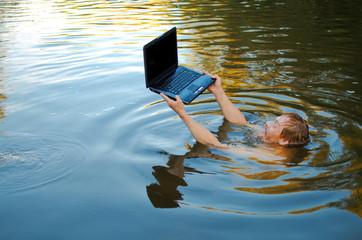 young man drowns, but saves the laptop from the water