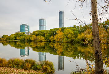 Fototapeta premium The Iset River. Yekaterinburg. View of the city center.Autumn in the city.