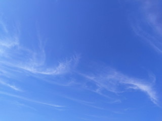 秋のはけ雲