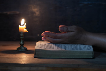 The woman's hand prayed