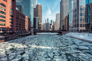 Ice on Chicago River during winter polar vortex - obrazy, fototapety, plakaty