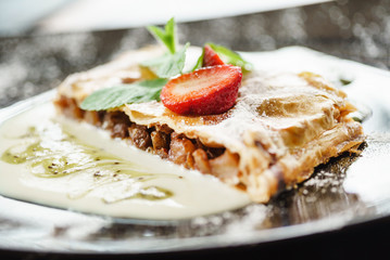 apple strudel with vanilla cream
