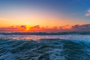 Obraz na płótnie Canvas Beautiful sunset over the tropical sea