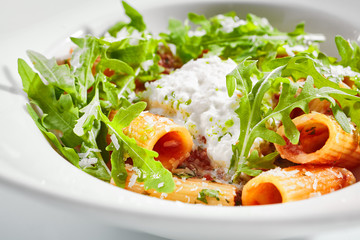 Rigatoni in tomato sauce and stracciatella cheese