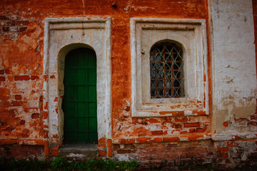 Fototapeta na wymiar old door in stone wall