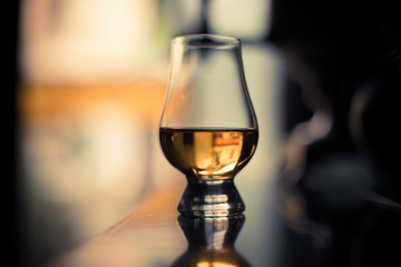 Glencairn whisky glass - obrazy, fototapety, plakaty