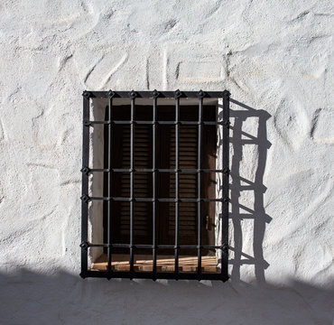 Ventana con rejas