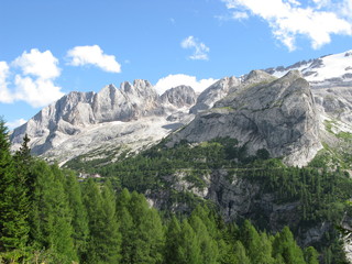 Fototapeta na wymiar Passo Fedaia ( Marmolada ) - Dolomiti - Trentino A.A.