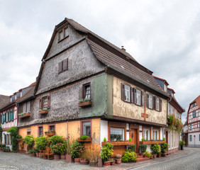 Ein Fachwerkhaus in der historischen Altstadt von Seligenstadt, Hessen