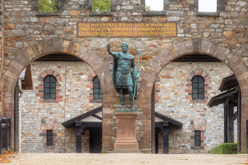 Das Haupttor des Römerkastells Saalburg im Taunus in Hessen