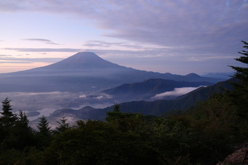 Fototapeta na wymiar 新道峠の朝　富士山