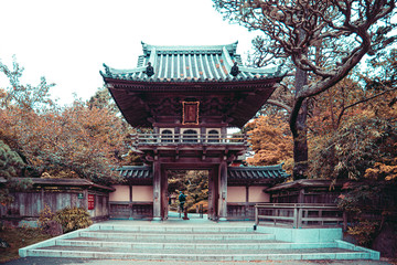 Obraz premium Japanese Tea Garden Entrance in San Francisco Golden Gate Park.