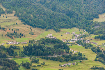 Scuol, Tarasp, Schloss, Unterengadin, Fontana, Vulpera, Dorf, Wanderweg, Alpen, Graubünden, Sommer, Schweiz