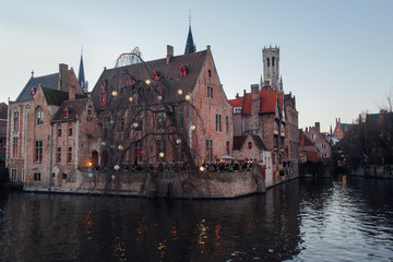 Fototapeta premium ville de bruges et ses canaux et ses maisons médiévales