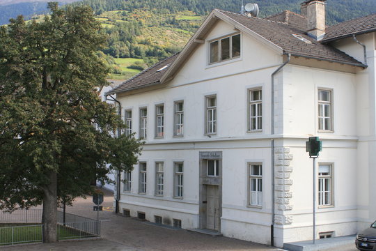 Alte Volksschule im S&uuml;dtirol