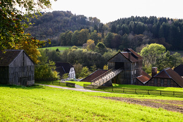 Historische Hochofenanlage Luisenhütte Wocklum Sauerland Balve Wasser Eisen Land Stahlproduktion Museum Deutschland Idyll Industriekultur Verhüttung Bergwerk Erz Abbau Produktion Wald Landschaft 