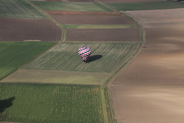 montgolfière en survol de l'Auvergne