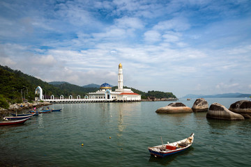 Fototapeta na wymiar Floating Mosque at Kampung Teluk Kecil, Pangkor, Perak, Malaysia