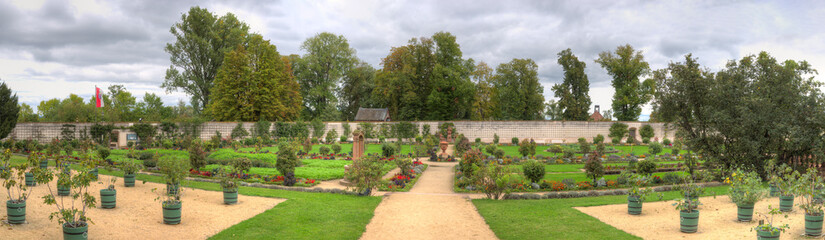 Fototapeta na wymiar Der Klostergarten in Seligenstadt, Hessen