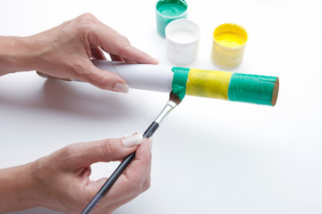 manualidades  pintura. Verde a amarilla, escuela niños
